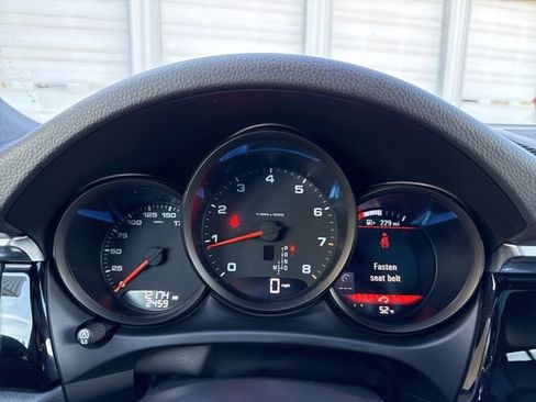 Used 2020 Porsche Macan image 32