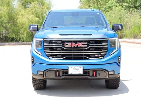Used 2022 GMC Sierra 1500 AT4 AWD/4WD image 2