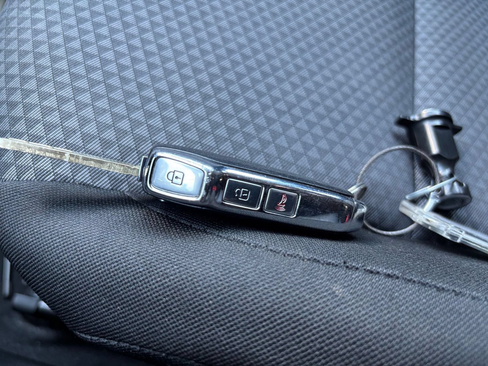 Used 2025 Kia Soul LX w/ LX Technology Package FWD image 20