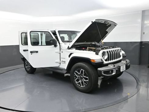 Used 2024 Jeep Wrangler Unlimited Sahara AWD/4WD image 29