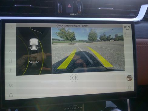 Used 2023 Jaguar XF R-Dynamic SE AWD/4WD image 19