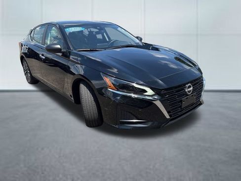 Used 2025 Nissan Altima 2.5 SV FWD image 5