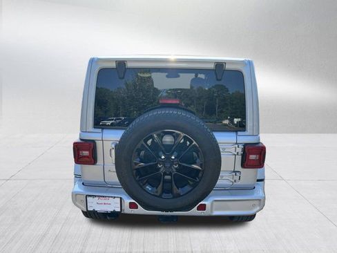 Used 2022 Jeep Wrangler Unlimited Sahara image 7