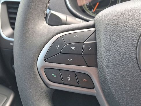 Certified 2022 Jeep Cherokee Latitude Lux w/ Mopar Interior Package image 17