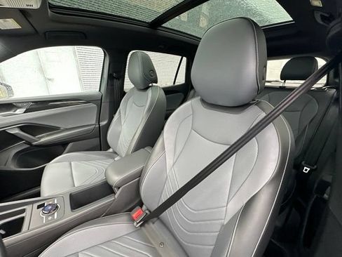 Certified 2025 Volkswagen Tiguan SE R-Line AWD/4WD image 23