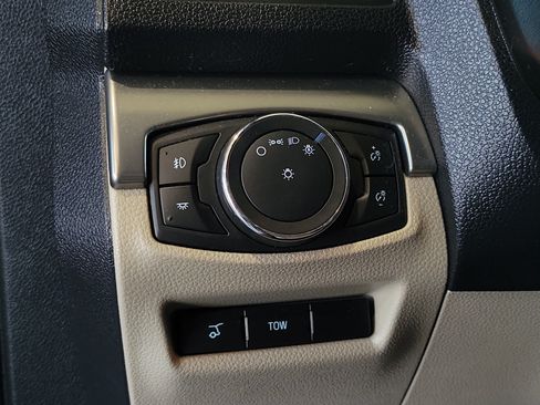 Used 2018 Ford Explorer XLT w/ Equipment Group 202A FWD image 23