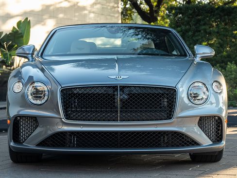 Used 2024 Bentley Continental GT V8 image 33