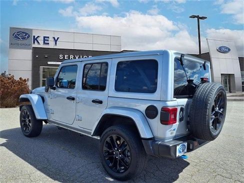 Used 2024 Jeep Wrangler Unlimited Sahara image 5