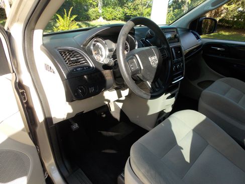 Used 2014 Dodge Grand Caravan American Value Package image 15