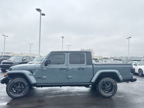 Used 2024 Jeep Gladiator Sport image 6