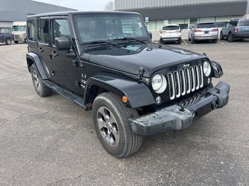 Used 2017 Jeep Wrangler Unlimited Sahara w/ Dual Top Group image 5