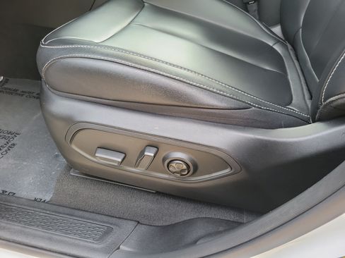 Used 2023 Jeep Grand Cherokee 4WD 4xe image 9