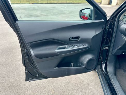 Used 2021 Nissan Kicks S image 10