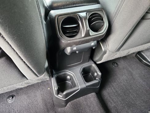 Used 2020 Jeep Wrangler Unlimited Sport S image 32