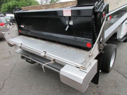 Used 2022 Ford F550 4x4 Regular Cab Super Duty image 3