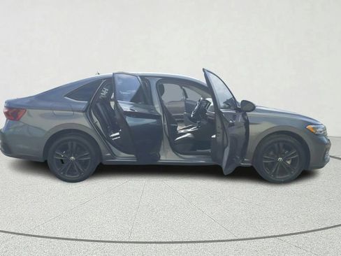 Used 2023 Volkswagen Jetta SE FWD image 14