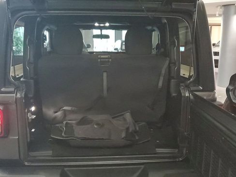 Used 2022 Jeep Wrangler Sport S image 9