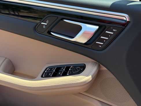 Used 2025 Porsche Macan image 27