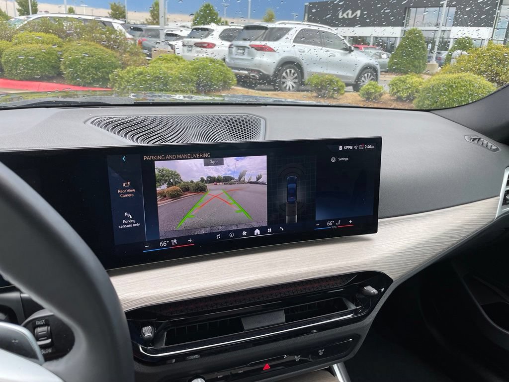 Used 2025 BMW 330i xDrive Sedan AWD/4WD image 16