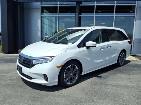 Used 2023 Honda Odyssey Elite image 2