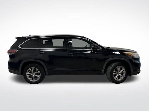 Used 2015 Toyota Highlander XLE image 2