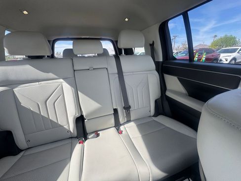 Used 2025 Hyundai Santa Fe SEL image 36