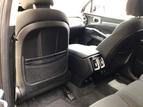 Used 2023 Kia Sorento LX FWD image 21