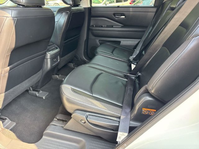 Used 2022 Nissan Pathfinder SL w/ SL Black Package AWD/4WD image 15