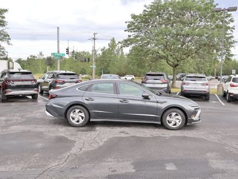 Used 2026 Hyundai Sonata SE FWD image 8