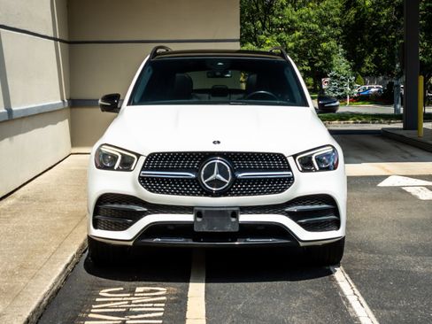 Used 2021 Mercedes-Benz GLE 350 4MATIC w/ AMG Line Exterior image 2