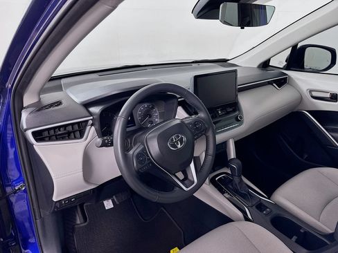 Used 2025 Toyota Corolla Cross LE FWD image 9