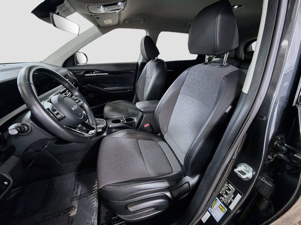 Used 2025 Kia Seltos S AWD/4WD image 22