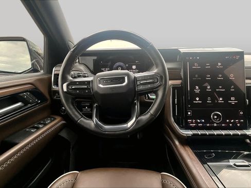 Used 2025 GMC Yukon Denali Ultimate w/ LPO, Floor Liner Package AWD/4WD image 6
