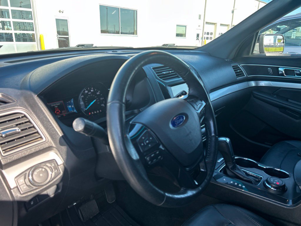 Used 2016 Ford Explorer XLT w/ Equipment Group 202A AWD/4WD image 6
