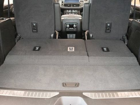 Used 2024 GMC Yukon AT4 w/ AT4 Premium Package AWD/4WD image 15