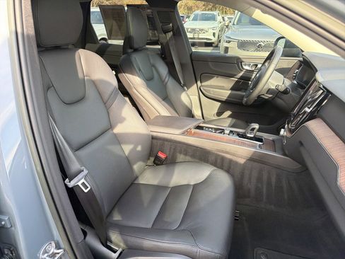 Certified 2023 Volvo XC60 B5 Plus w/ Protection Package Premier image 35