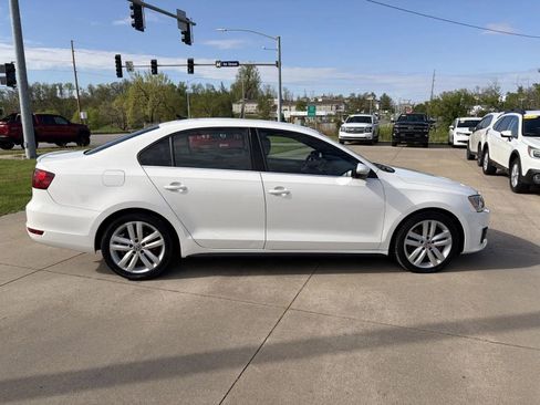 Used 2012 Volkswagen Jetta GLI FWD image 4