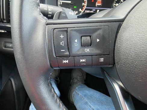 Used 2025 Nissan Pathfinder SV AWD/4WD image 15