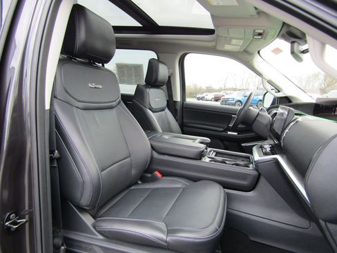 Used 2025 Ford Expedition Platinum AWD/4WD image 23