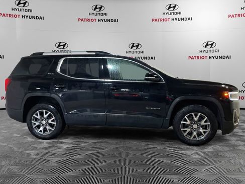 Used 2023 GMC Acadia SLE w/ Driver Convenience Package image 3