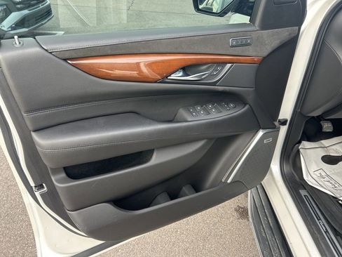 Used 2019 Cadillac Escalade Luxury image 10