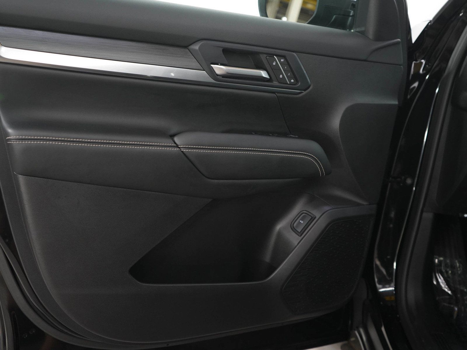 Used 2025 GMC Terrain Elevation w/ Elevation Premium Package AWD/4WD image 19
