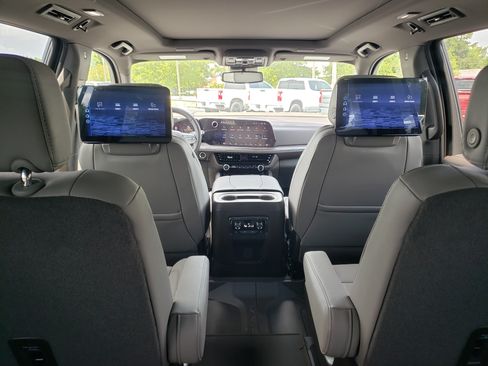 New 2026 Chevrolet Suburban Z71 w/ Z71 Off-Road Package AWD/4WD image 35