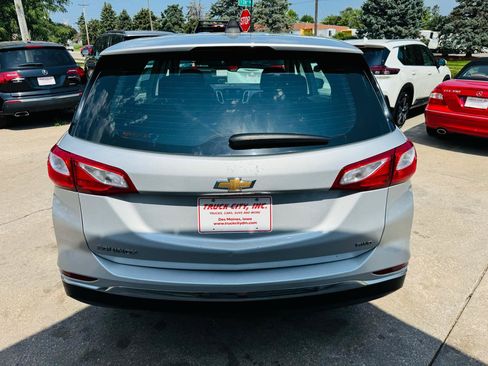 Used 2018 Chevrolet Equinox LS AWD/4WD image 4