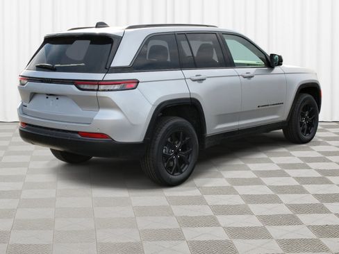 New 2026 Jeep Grand Cherokee Altitude AWD/4WD image 33