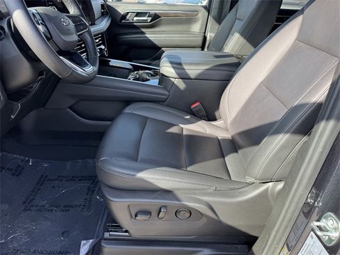 Certified 2025 Chevrolet Tahoe Z71 image 12