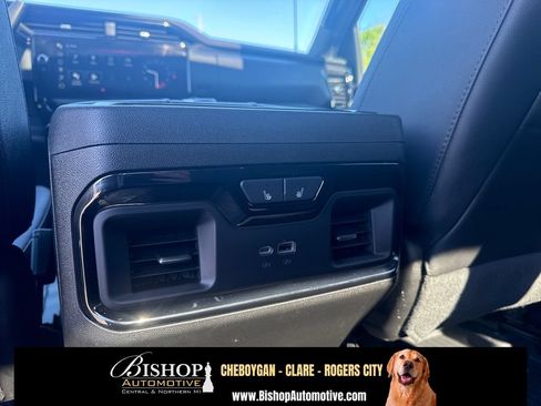 Used 2024 GMC Sierra 2500 AT4 w/ AT4 Premium Plus Package AWD/4WD image 18