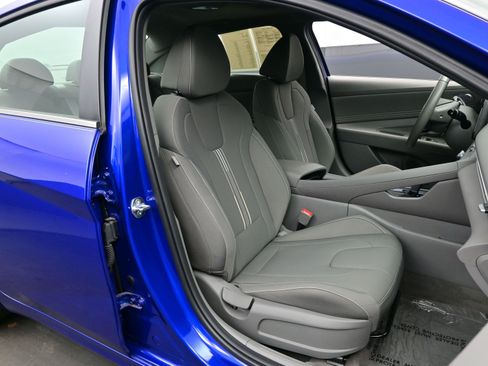 Certified 2025 Hyundai Elantra SEL image 14