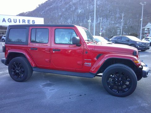 Used 2022 Jeep Wrangler Unlimited Sahara image 2