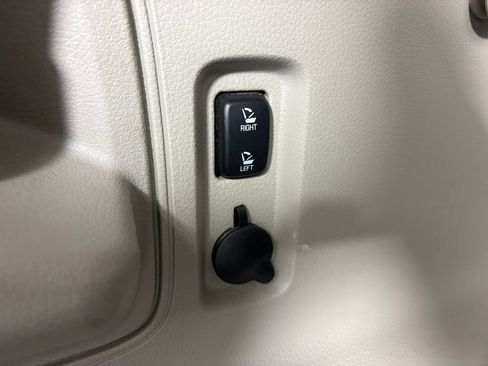 Used 2013 Lincoln MKX FWD image 32